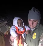Border Patrol Agent with child rescued from Rio Grande