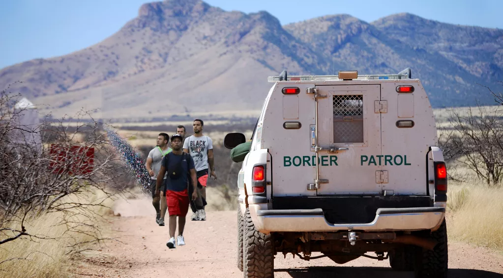 Border Patrol Vehicle Encounters Migrants