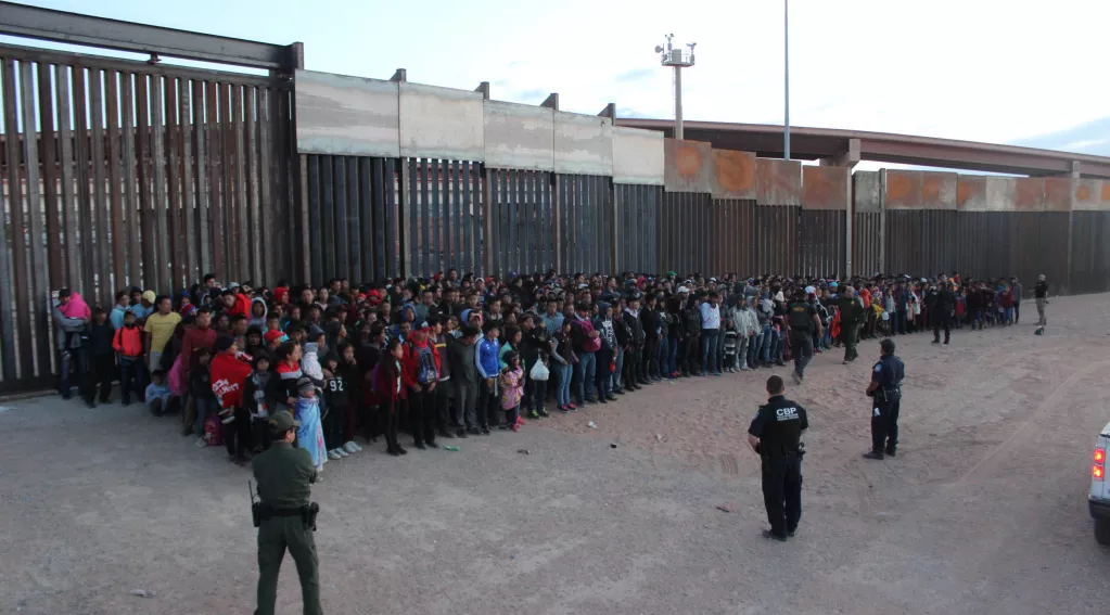 El Paso migrants border wall